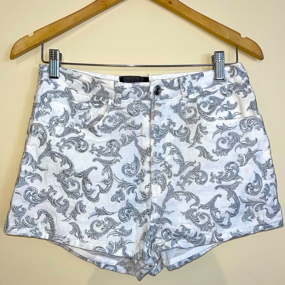 NWT H&M Jacquard Metallic Silver & White  Jean Short Women Size 6 US